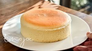 Despite its smaller size, this cheesecake still packs a punch with three layers: The Best New York Cheesecake Recipe Emojoie Cuisine Youtube