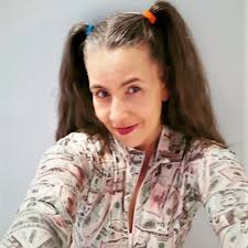 Stream Polly Esther music