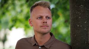 Benjamin fra Kærlighed hvor kragerne vender: Har været ude for alvorlig  ulykke