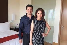Actress madhuri dixit family members with husband shriram madhav nene, sons, father madhuri dixit's husband dr sriram madhav nene says that he hasn't watched many films starring madhuri. Lockdown Diaries Madhuri Dixit Experiments With Husband S Hairstyle News24online Dailyhunt