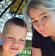 Teściu w kilka sekund tłumaczy ile mamy zamówionych szczepionek. Także  wszystko jest super ✌️