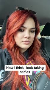 Rachel Holub's Instagram, Twitter & Facebook