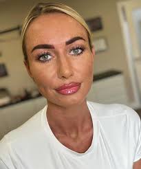 Rochelle Bates PMU Artist