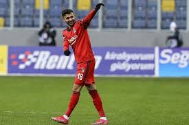 İstanbul'da akşam ezanının okunmasının ardından rachid ghezzal, saha ortasında tek hurmayla orucunu açtı. Besiktas Make Transfer Vow Over Leicester City Flop After Stunning Figures Emerge Leicestershire Live