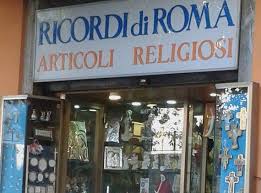 Trova gli orari di apertura e di chiusura dalla categoria articoli religiosi a torino ed altri dettagli come l'indirizzo, il numero di telefono, sito web. Estate Il Business Del Souvenir Vale 700 Milioni La Voce D Italia