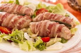 Ecco una ricetta alternativa ai classici involtini di maiale… gli involtini di maiale con albicocche e prugne secche… ringrazio la cara amica nanako per questa ricetta sfiziosa e particolarissima, oltre che per le foto davvero bellissime! Ricette Di Involtini Con Fettine Di Maiale