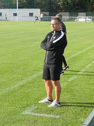 Fotogalerie: Důvěru mají. Trenér Daniel Sigan (na snímku) svému mužstvu  před ostrou premiérou v Divizi C věří. Dojde si Hlinsko pro záchranu?