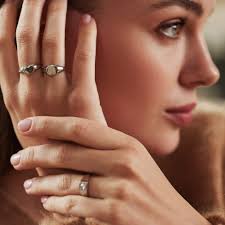 Damen Buchstabenschmuck,Ring,Siegelring Isabel Bernard