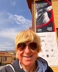 Lovely to meet the Speaker of the House of Commons and introduce him to Lindsay  Bear who kept me company at #CBBUK❗️