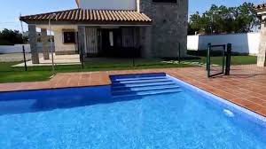 Reserva y descubre 11 apartamentos, casas y alquiler de pisos en conil con 77 opiniones de viajeros. Chalet En Conil De Alquiler Con Piscina Privada Youtube