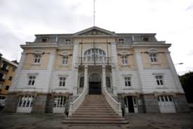 It is situated 13 km to the north of lisbon. Doze Detidos Por Suspeitas De Corrupcao Em Operacao Da Pj Em Loures Policia Judiciaria Publico