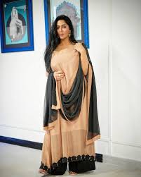 Mathira Khan - Free pics, galleries & more at Babepedia