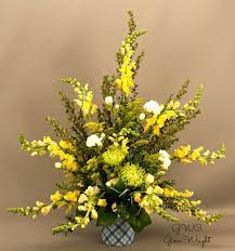 Tonight S Design Symmetrical Created With Antirrhinum Majus Solidago Fugi Chrysanthemums Dianthus Buxus Flower Arrangements Floral Design School Flowers