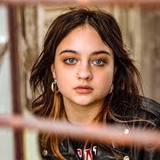 Mary Pulliam's Instagram, Twitter & Facebook