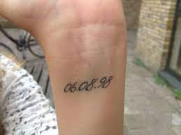 See more ideas about number tattoo fonts, number tattoos, tattoo date tattoos are not much popular but they have a special place among memorial tattoos. Date Tattoo Tattoos Hufte Handgelenk Tattoos Fur Frauen Tattoos Frauen