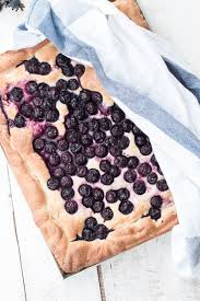 Questa ciaccia all'uva fragola è semplicissima da preparare, rilascia un profumo delizioso e mangiata tiepida è la morte sua. Focaccia Con L Uva The Green Pantry