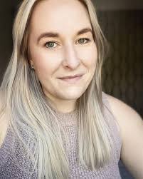 Emily Mee's Instagram, Twitter & Facebook