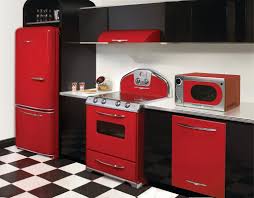 2019 Red Kitchens Love The Richness And Warmth Of That Decor Modern Retro Kitchen Retro Kitchen Appliances Modern Kitchen Design