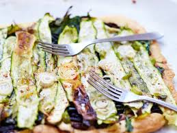 Tarte Aux Courgettes A La Tapenade Recettes Recette Recette Tarte Courgette Recettes De Cuisine