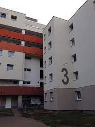 Unter 350 euro wird es eher schwierig bis unmöglich, wenn man in eine wg zieht, geht's der größte witz ist allerdings, dass es in bonn auch leerstehende gebäude gibt, teilweise im besitz der stadt. 4 Zimmer Wohnung Zu Vermieten Chemnitzer Weg 3 53119 Bonn Tannenbusch Mapio Net