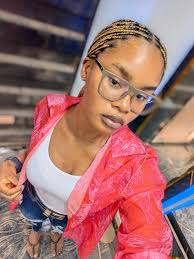 Happy new week my people God's greatest gift isn't the cars or houses he  blessed us with but the gift of a new day. Christmas in view......  Complement of the season familia