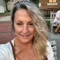 Laurie Koch's Instagram, Twitter & Facebook