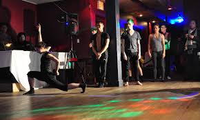 Lucy Lunges as Lookers Look