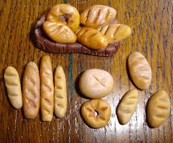 Tuto En Pate Fimo Les Petits Pains Santons Et Creches De Provence Pate Fimo Facile Nourriture Miniature Pate Fimo