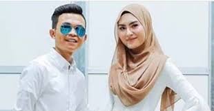 Wany hasrita performing their 1st duet single, disana cinta disini rindu. Ost Drama Terbaru Lagu Baru 2021 Lagu Raya Best Lirik Lagu Aku Serius Tajul Wany Hasrita