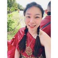 懷念穿長袖襯衫上班，應該沒有人會注意到長榮空少現在只能穿短袖服勤^_^ 今天是國際空服日，祝願大家飛行平安