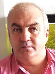 Stadionul morţii, gazdă periculoasă ţ pentru micii p sportivi