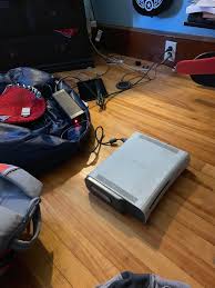 And then the power went out and it started to smell burnt. How Do I Fix The Red Light Issue On The Xbox 360 Power Brick I Found It In My Closet And I Want To Know It S Secrets Gaming