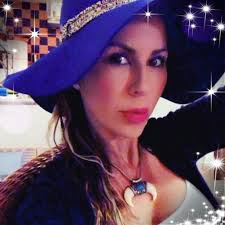 Tips for introducing a sphynx kitten to other pets?