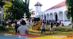 Gotong royong membersihkan lingkungan setempat secara berkala (seperti gugur gunung di yogyakarta). Sambut Ramadhan Madasigi Gotong Royong Bersihkan Masjid Kabar Bima Portal Berita Bima Terbaru