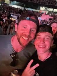 Who is the former MLB player met at the Luke Bryan concert?