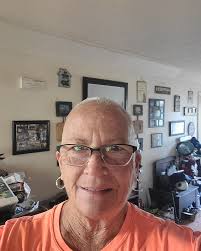 🤪FREAKY FRIDAY🤪 The clumps of hair falling out were finally annoying  enough it had to go! I'd been contemplating doing a GI Jane for years  anyway 😄 Lauren enjoyed making me look