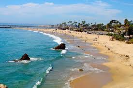Pantai laguna (/ləˈɡuːnə/) adalah sebuah kota resor tepi laut yang terletak di county orange, california selatan, di amerika serikat. Pantai Laguna California Helenstravelcorner