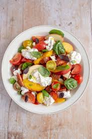 Salade De Tomates Aux Nectarines Et Burrata Recette Salade Pour Barbecue Burrata Recette Recette Repas Froid