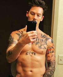 Often found posting his new. 10 Awesome That You May Not Know About David Bromstad