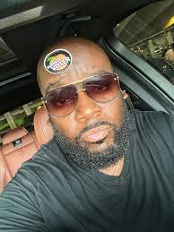 It's the trying to undermine democracy for me! In and out in less than ten  minutes. Y'all can keep the conservatism and regression. Plus, them flies  know when they smell bullshit. #VoteHimOut