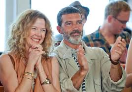 Thank you for being here twitter. Bild Zu Antonio Banderas Ruby Sparks Meine Fabelhafte Freundin Bild Annette Bening Antonio Banderas Filmstarts De