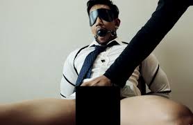 肌肉帥西裝男被主人蹂躪他的屌Muscled Office Guy Being Rubbed By His Master | FansOne  讓創作更有價值