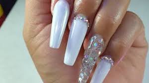 Si te gustan las ✅ uñas decoradas con formas geométricas ✅ aquí vas a ver decoración de uñas con cuadrados, triángulos, lineas, rombos etc +50 ideas 2019. Unas Muy Elegantes En Color Blanco Y Plata Youtube