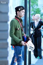 Not only as an idol, but he is also known as a producer, songwriter, and reliable musician. Ameverything Fckyeahgdragon 170621 G Dragon Chanel G Dragon Fashion G Dragon Cute Bigbang G Dragon