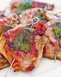 Saltimbocca Alla Romana Oder Kalbsschnitzel Mit Salbei Und Einem Gemusetopf Kalbsschnitzel Rezepte Fleisch Gerichte