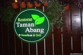 The steamboat apparatus that they use features a grill plate in the middle so you can grill some tender pork slices! Restoran Taman Abang Steamboat And Grill Xplorasi Destinasi