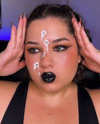 Qué bonito maquillaje de fantasmas.