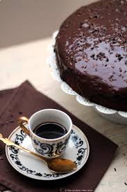 Richtig schön saftig, nussig und natürlich schokoladig! Der Gesundeste Schokokuchen Den Ich Kenne Oder Avocado Schokoladenkuchen Mit Bananenfrosting Baby The Whitest Cake Alive