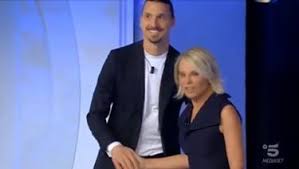 Contestata maria de filippi alla quarta puntata di c'è posta per te 2020. Il Gol Di Ibra In Tv A C E Posta Per Te La Gazzetta Dello Sport