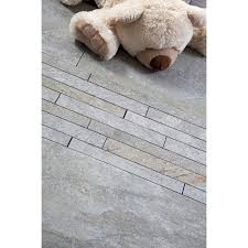 Die Multiquarz Serie Besteht Aus Glasierten Feinsteinzeugplatten Mit Ausgepragter Oberflachenstruktur Und Variabler Farbgesta Bodenfliesen Fliesen Betonfliesen